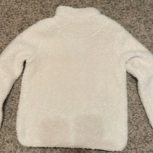 fuzzy sherpa half zip up, size medium but is oversized - Picture 3 of 3